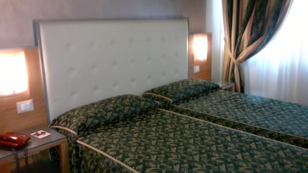 Hotel Riviera Segrate Quarto foto